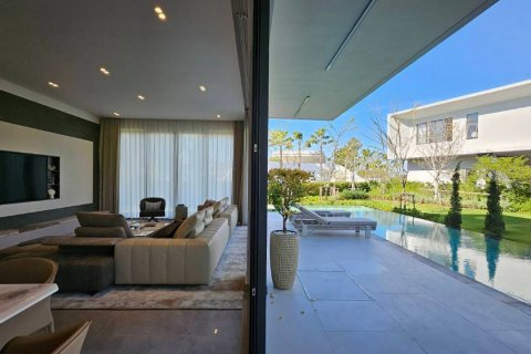 Chalet de 4 dormitorios en Gloria villas, Pattaya, Tailandia № 84993