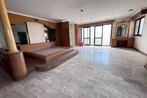 Condominio de 4 dormitorios en Bangkok, Tailandia № 132532 - foto 10