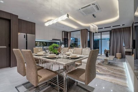 Chalet de 4 dormitorios en Pattaya, Tailandia № 124459 - foto 4