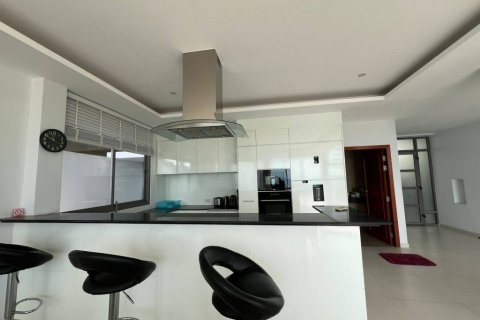 Chalet de 4 dormitorios en Surat Thani, Tailandia № 116268 - foto 9