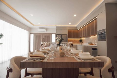 Chalet de 7 dormitorios en Pattaya, Tailandia № 116264 - foto 4