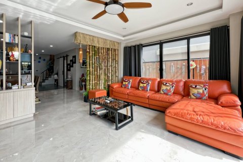 Adosado de 6 dormitorios en Hua Hin, Tailandia № 116270 - foto 6
