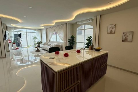 Chalet de 5 dormitorios en Pattaya, Tailandia № 132535 - foto 7