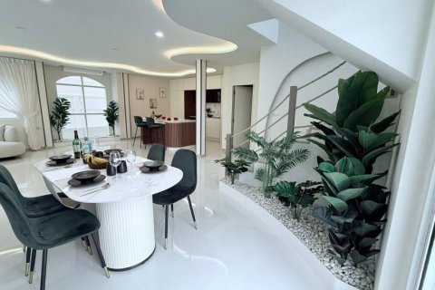 Chalet de 5 dormitorios en Pattaya, Tailandia № 132535 - foto 5