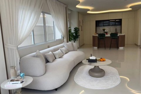 Chalet de 5 dormitorios en Pattaya, Tailandia № 132535 - foto 3