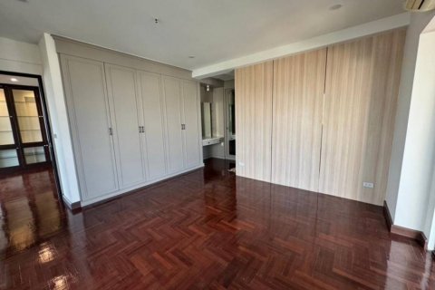 Condominio de 3 dormitorios en Bang Kho Laem, Bangkok, Tailandia № 132536 - foto 3