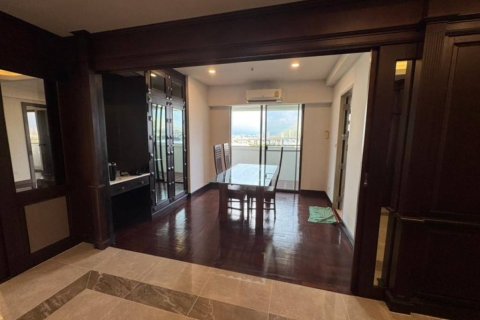 Condominio de 3 dormitorios en Bang Kho Laem, Bangkok, Tailandia № 132536 - foto 2