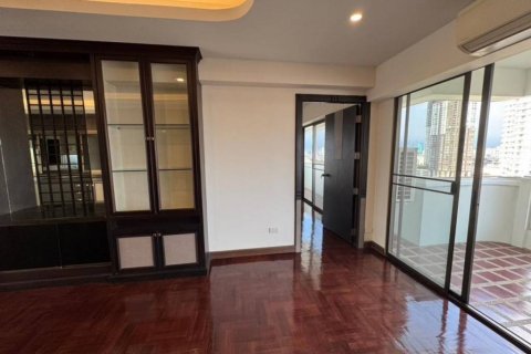 Condominio de 3 dormitorios en Bang Kho Laem, Bangkok, Tailandia № 132536 - foto 5