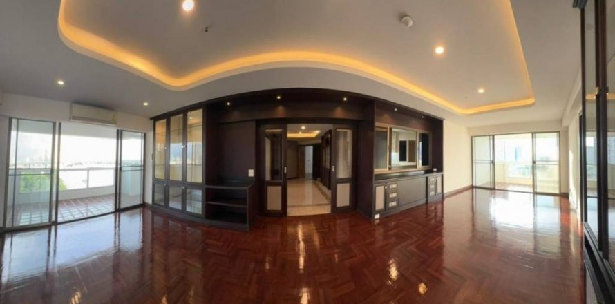Condominio de 3 dormitorios en Bang Kho Laem, Bangkok, Tailandia № 132536