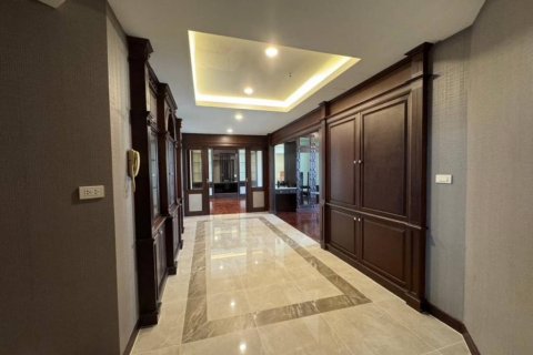 Condominio de 3 dormitorios en Bang Kho Laem, Bangkok, Tailandia № 132536 - foto 10