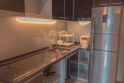 Condominio de 2 dormitorios en Khlong Toei, Bangkok, Tailandia № 76302 - foto 7