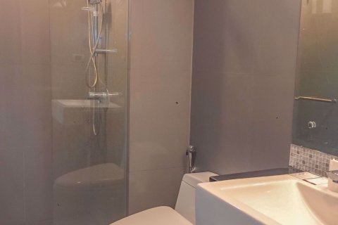 Condominio de 2 dormitorios en Khlong Toei, Bangkok, Tailandia № 76302 - foto 15