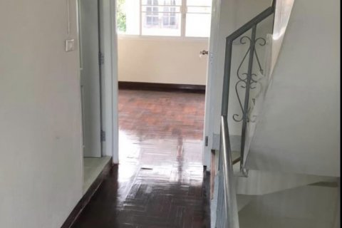 Adosado de 4 dormitorios en Bangkok, Tailandia № 143681 - foto 8