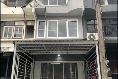 Reihenhaus in Bangkok, Thailand 4 Schlafzimmer № 143681