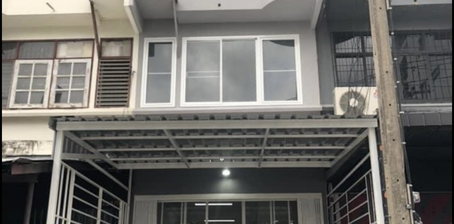 Adosado de 4 dormitorios en Bangkok, Tailandia № 143681