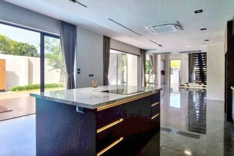 Villa in Pattaya, Thailand 4 Schlafzimmer № 126618 - Foto 9