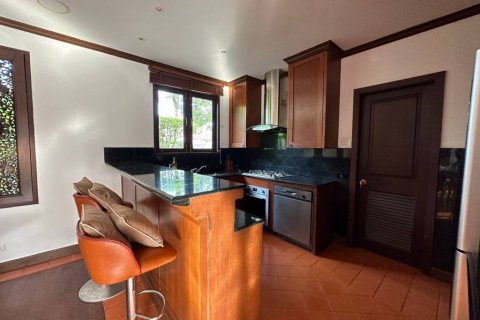 Chalet de 4 dormitorios en Phuket, Tailandia № 126612 - foto 7