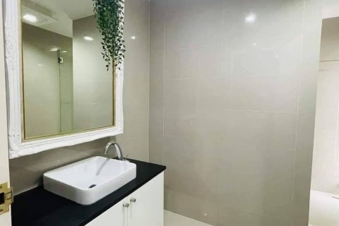 Condominio de 1 dormitorio en Phra Khanong, Bangkok, Tailandia № 123886 - foto 15
