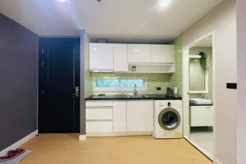 Condominio de 1 dormitorio en Phra Khanong, Bangkok, Tailandia № 123886 - foto 23