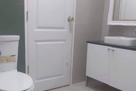 Condominio de 1 dormitorio en Phra Khanong, Bangkok, Tailandia № 123886 - foto 13