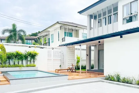 Casa de 4 dormitorios en Kathu, Tailandia № 131343