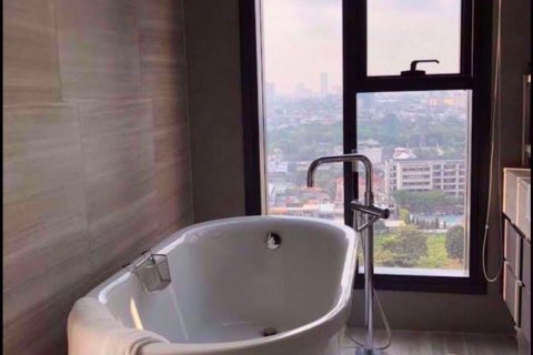 Condominio de 2 dormitorios en Bang Rak, Bangkok, Tailandia № 76356 - foto 6