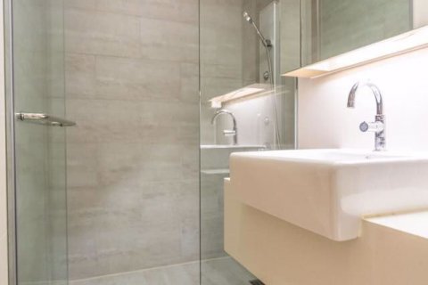 Condominio de 2 dormitorios en Khlong Toei, Bangkok, Tailandia № 77182 - foto 15