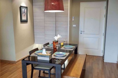 Condominio de 2 dormitorios en Khlong Toei, Bangkok, Tailandia № 77187 - foto 3