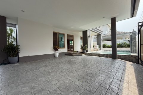 Casa de 3 dormitorios en Bangkok, Tailandia № 123551 - foto 20