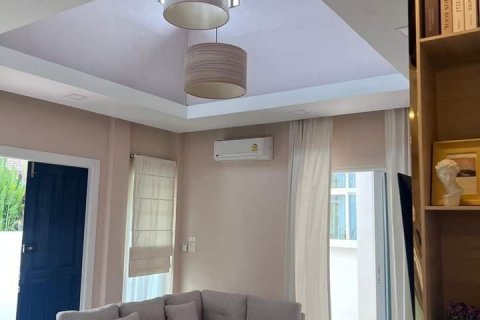Casa de 3 dormitorios en Pattaya, Tailandia № 116287 - foto 7