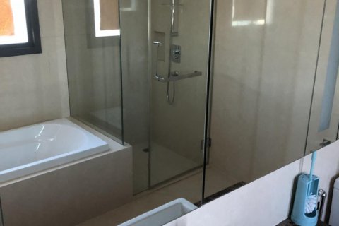 Condominio de 3 dormitorios en Khlong Toei, Bangkok, Tailandia № 123712 - foto 12