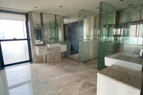 Condominio de 4 dormitorios en Bangkok, Tailandia № 130643 - foto 11