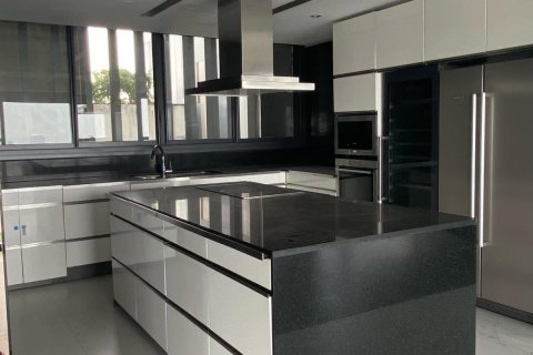 Condominio de 4 dormitorios en Bangkok, Tailandia № 130643 - foto 4