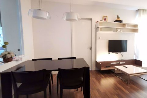 Condominio de 2 dormitorios en Phra Khanong, Bangkok, Tailandia № 76465 - foto 3