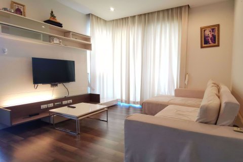 Condominio de 2 dormitorios en Phra Khanong, Bangkok, Tailandia № 76465 - foto 2