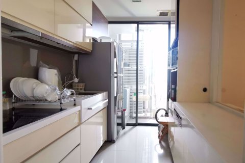 Condominio de 2 dormitorios en Phra Khanong, Bangkok, Tailandia № 76465 - foto 4