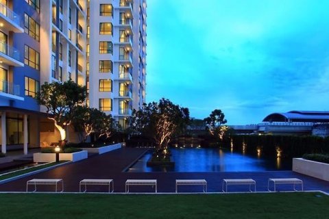 Condominio de 2 dormitorios en Phra Khanong, Bangkok, Tailandia № 76465 - foto 12