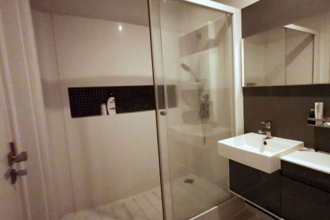 Condominio de 2 dormitorios en Phra Khanong, Bangkok, Tailandia № 76465 - foto 10