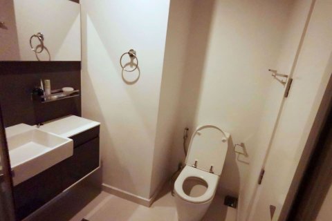 Condominio de 2 dormitorios en Phra Khanong, Bangkok, Tailandia № 76465 - foto 11