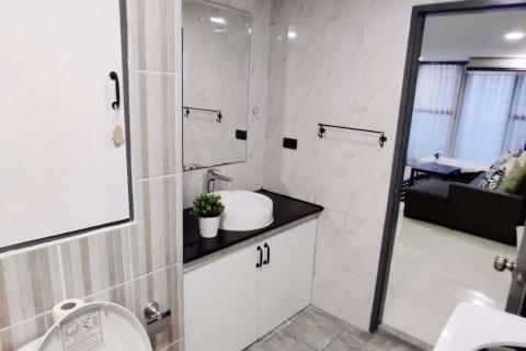 Condominio de 3 dormitorios en Watthana, Bangkok, Tailandia № 76469 - foto 11