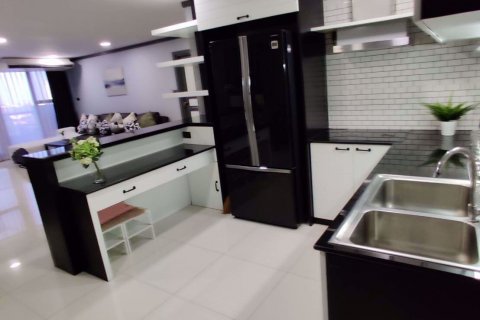 Condominio de 3 dormitorios en Watthana, Bangkok, Tailandia № 76469 - foto 5
