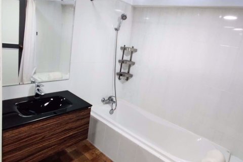 Condominio de 3 dormitorios en Watthana, Bangkok, Tailandia № 76469 - foto 7