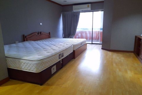 Condominio de 3 dormitorios en Watthana, Bangkok, Tailandia № 76468 - foto 4