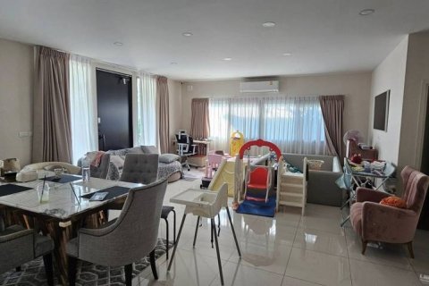 Casa de 4 dormitorios en Bangkok, Tailandia № 132402 - foto 3