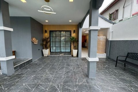 Casa de 5 dormitorios en Pattaya, Tailandia № 125545 - foto 5