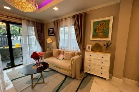 Casa de 5 dormitorios en Pattaya, Tailandia № 125545 - foto 6