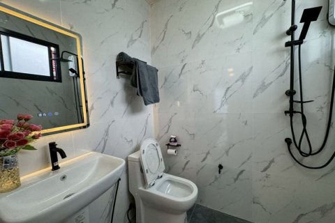 Casa de 5 dormitorios en Pattaya, Tailandia № 125545 - foto 12