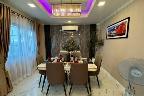 Casa de 5 dormitorios en Pattaya, Tailandia № 125545 - foto 8