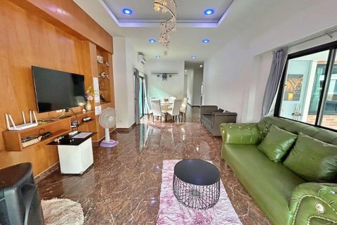 Casa de 3 dormitorios en Pattaya, Tailandia № 125543 - foto 4