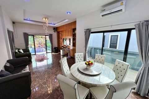 Casa de 3 dormitorios en Pattaya, Tailandia № 125543 - foto 5